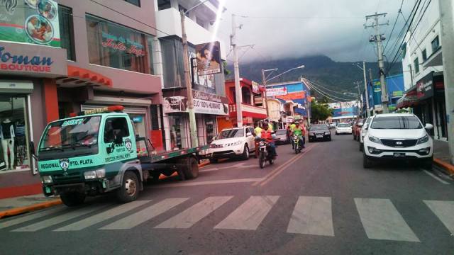 Regidores aprueban doble parqueo en Camino Real y Separación, crea seis paradas para carros públicos