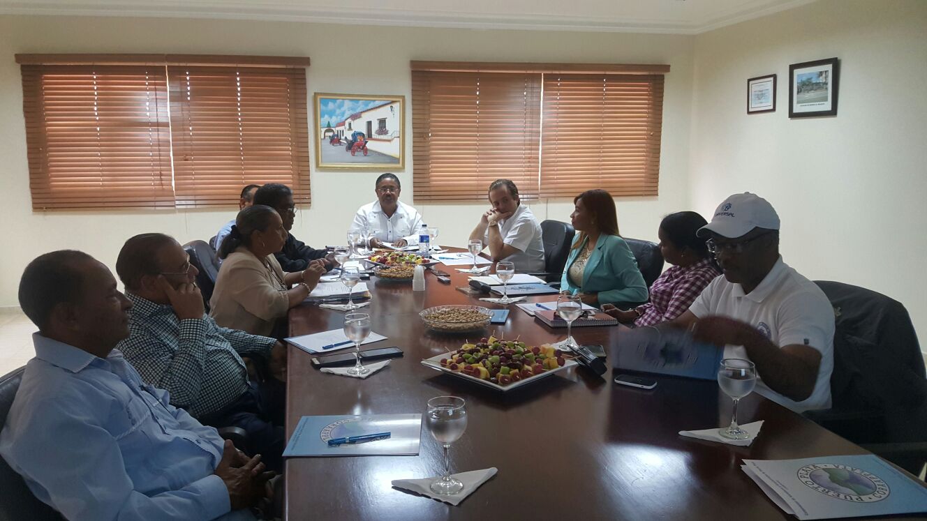 Senador José Paliza participa en reunión del Consejo de Directores de Coraapplata