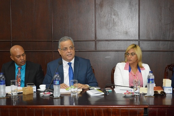 concejo envía a comisión demanda de Victor Ortega para construcción de cancha y casa club Mirador del Sur