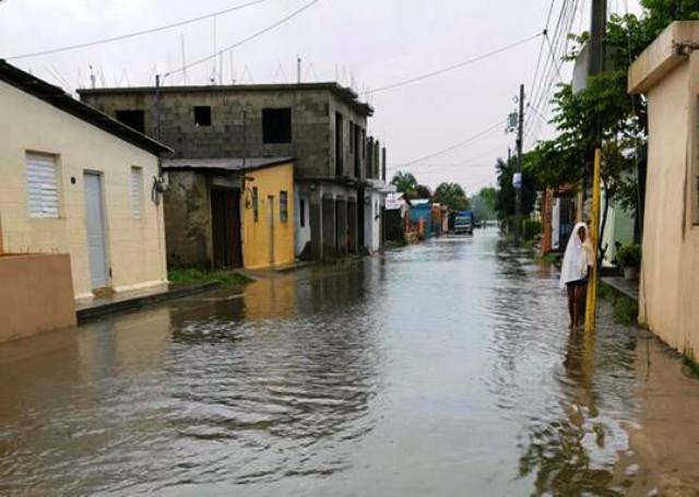 Lluvias inundan 117 viviendas y desplazan a 85 familias pobres