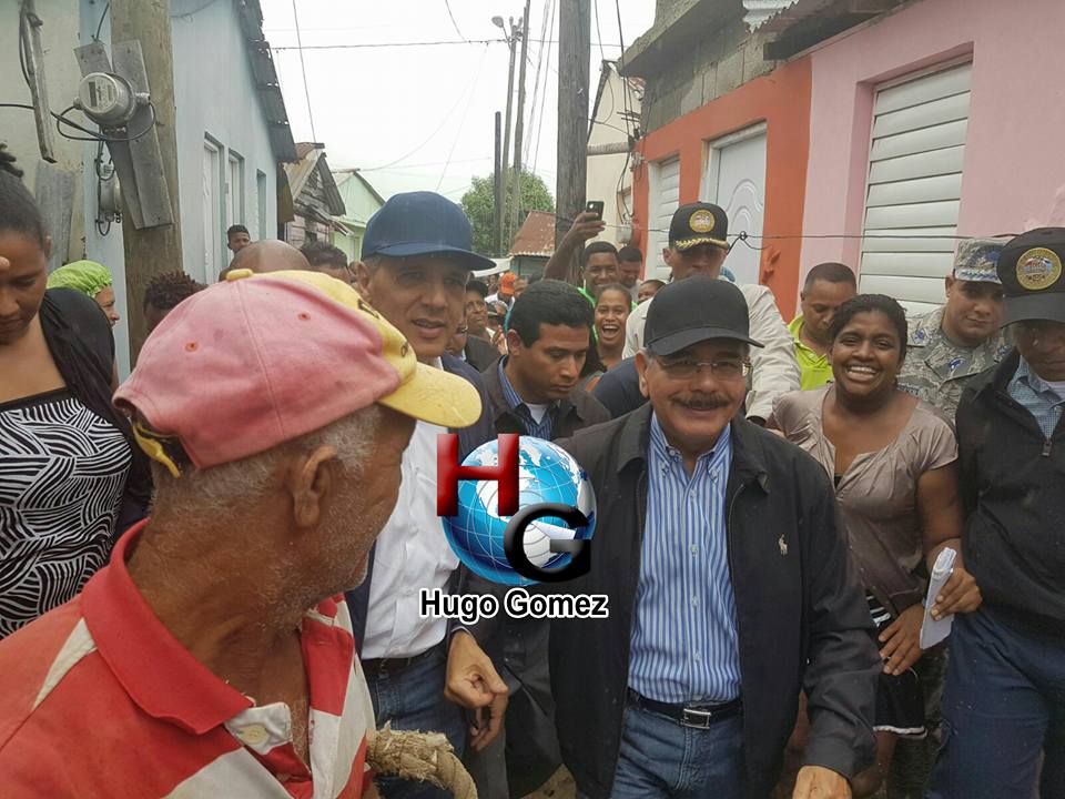Presidente sobrevuela a Sosúa y visita barrio Nuevo Amanecer donde observó daños causados por inundaciones en Puerto Plata