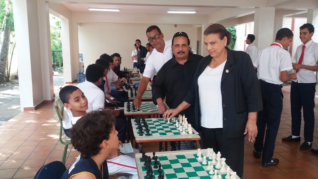Colegio Santa Rosa de Lima realiza simultanea de ajedrez