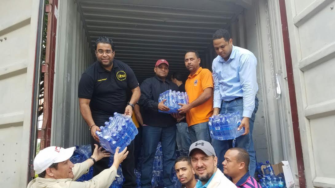 Juventud PLD entrega ayudas comunidades afectadas por inundaciones Puerto Plata