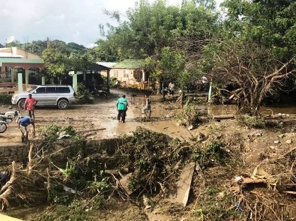 Calculan en cientos de millones de pesos daños causados a Villa Isabela por inundación del Río Gualetico