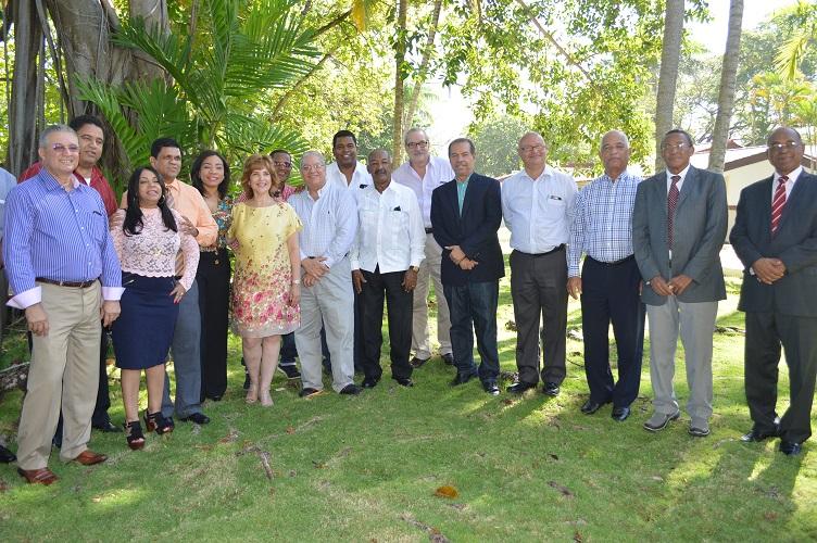 Funcionarios De Aerodom comparten desayuno navideño con comunicadores puertoplateños