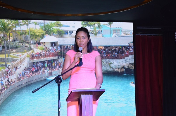 Director ejecutivo de Ocean World pasa balance al 2016