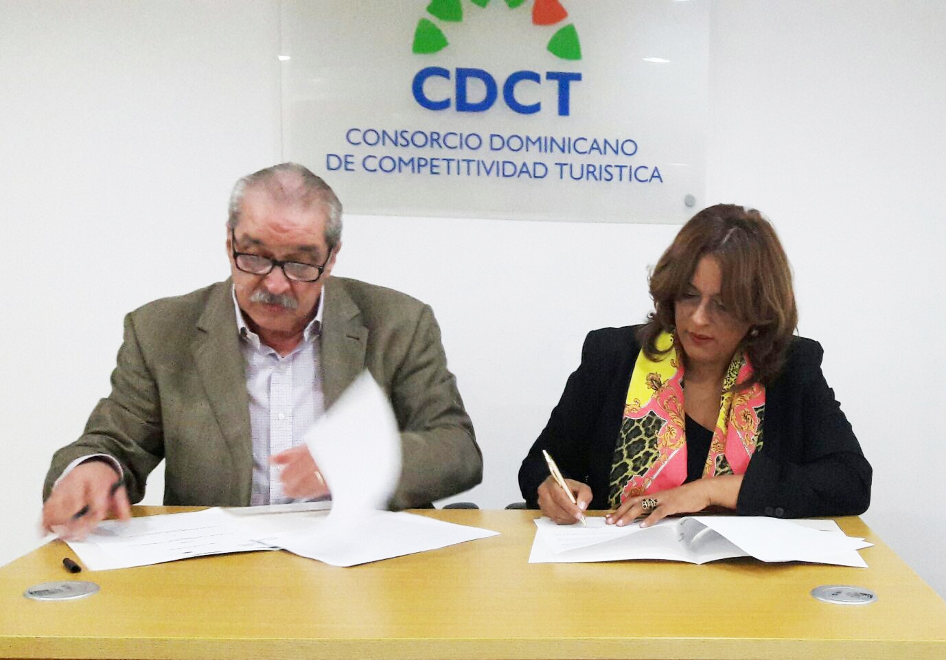 Consorcio Dominicano de Competitividad Turística y La Cámara Dominicana de Comercio, Industria y Turismo en España Firman Convenio