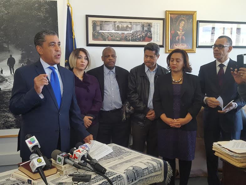 Congresista Adriano Espaillat alerta sobre estafa con envío de ayuda a RD