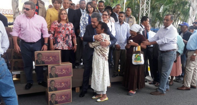 Leonel repartirá 100 mil canastas navideñas en Puerto Plata y otras provincias afectadas por lluvias