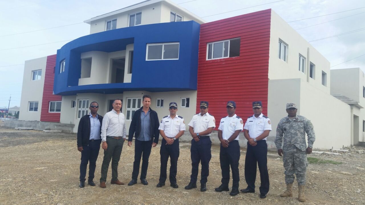 Alcalde Walter Musa y Director Nacional del Cestur inspeccionan edificio y parqueo en construcción