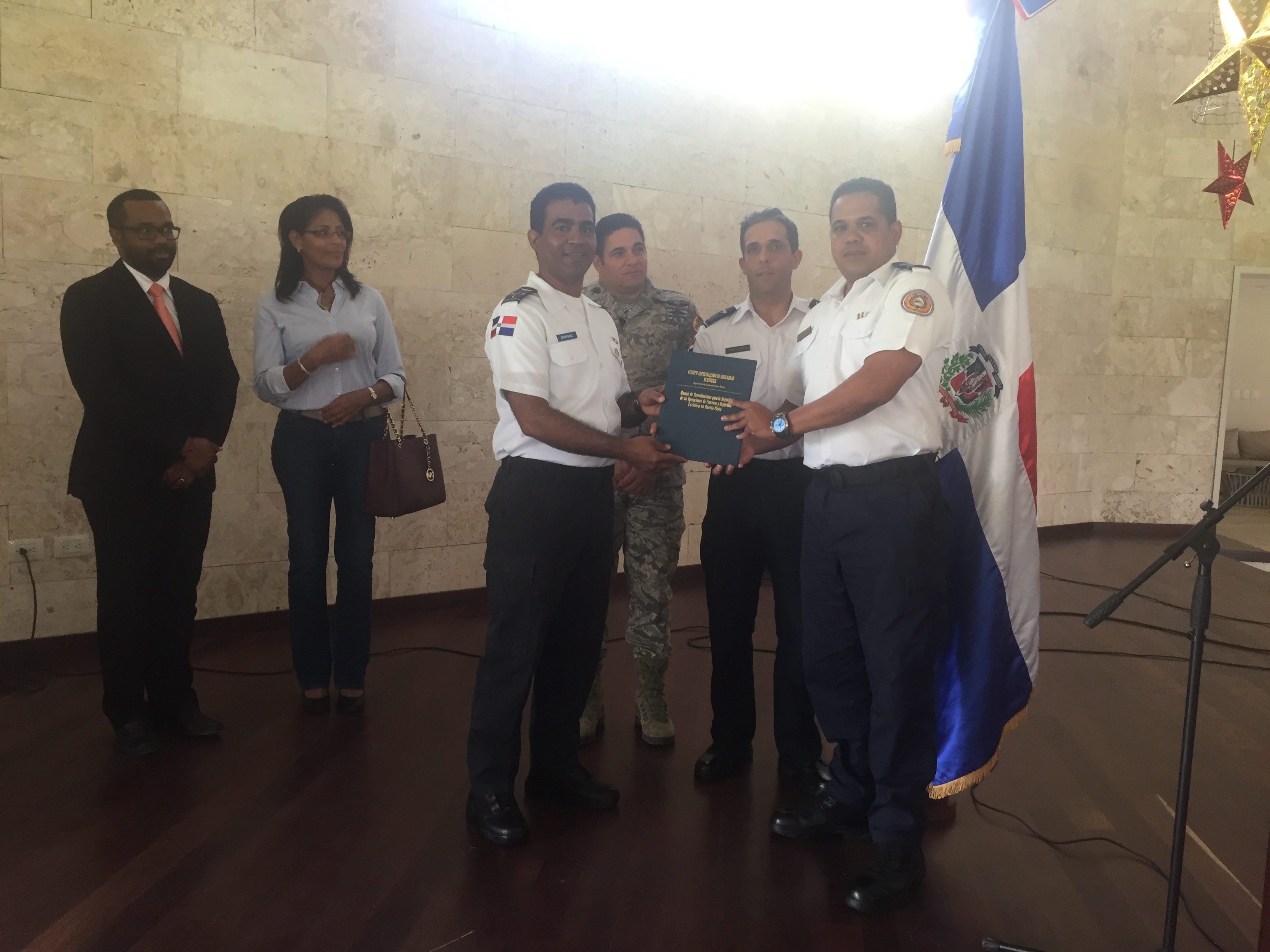 Director de Cestur general Torres Robiou pone en posesión a nuevo comandante en PP del organismo bajo su mando