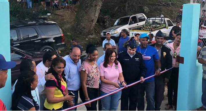 Alcaldesa Ilana Neumann entrega completamente remozada cancha de Cangrejo