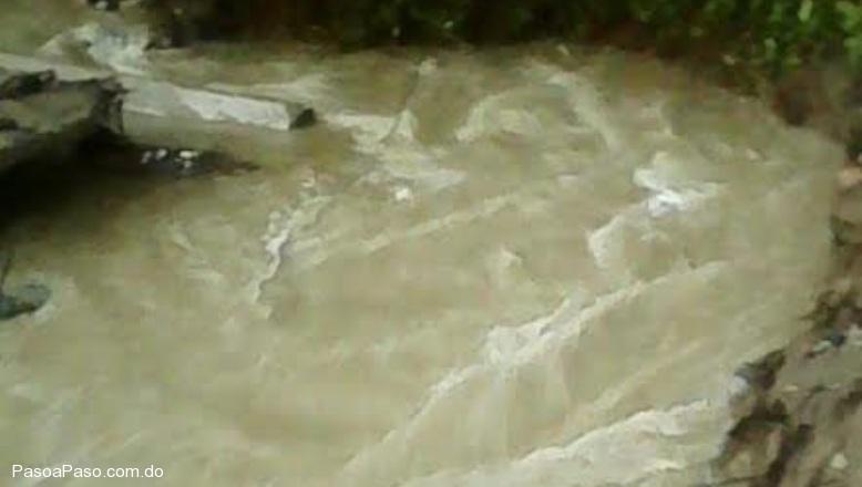 Ríos desbordados incomunican pueblos de Puerto Plata