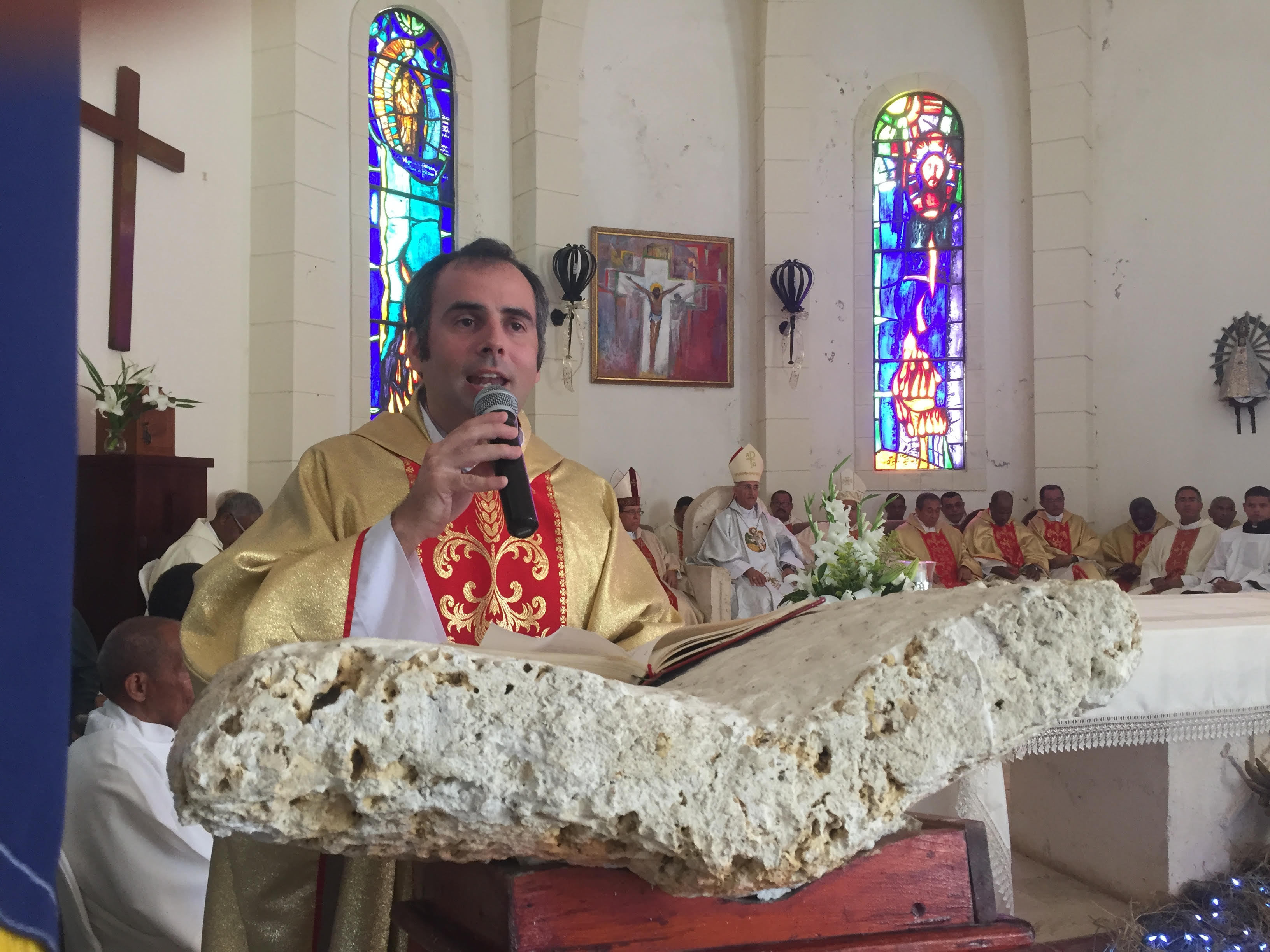 Exhortan a curas actuar como verdaderos misioneros y propagar con más fe el evangelio