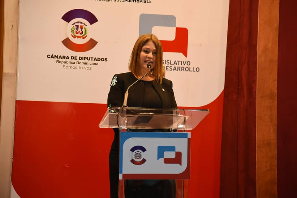 Graciela Fermín promete convertir propuestas hechas en Foro Legislativo en leyes y acciones