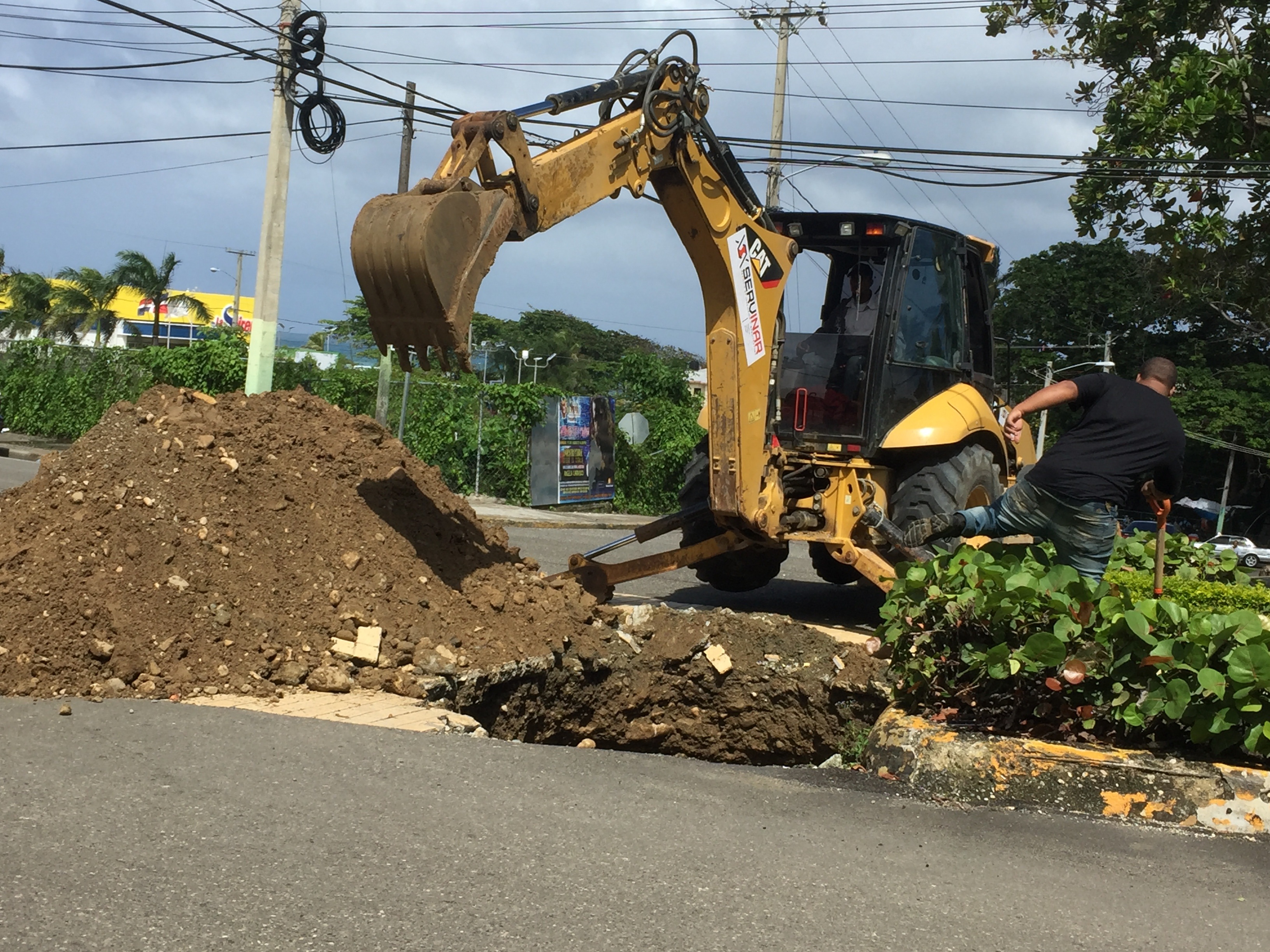Coraapplata repara avería de tubo de 20 pulgadas entre calles la Beller, 12 de julio y Presidente Vásquez