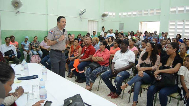 Dirección General Norte de la Policia Nacional saluda mujeres en su día