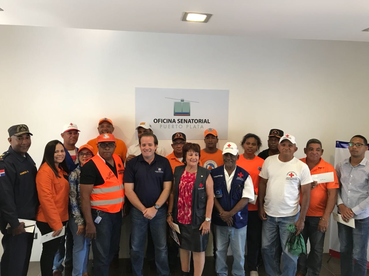 Senador Paliza entrega aportes por más de 200 mil pesos a organismos de socorro de Puerto Plata