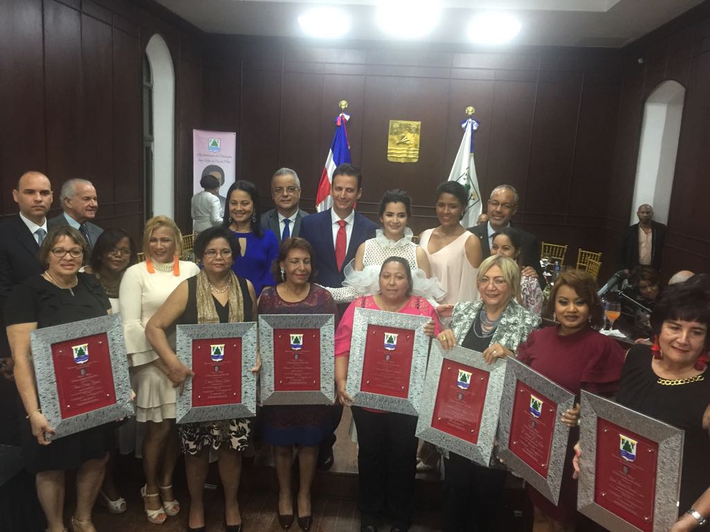 Comisión de Género del Ayuntamiento reconoció siete damas en el Día Internacional de la Mujer