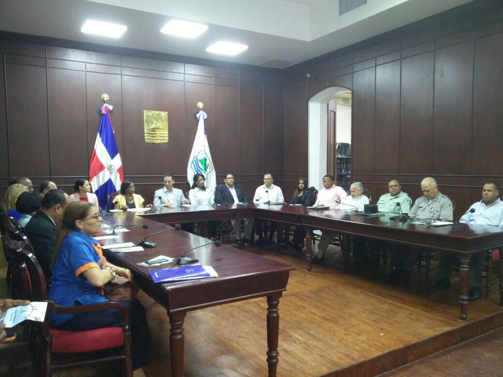 Ayuntamiento, Educación y Federación de Juntas de Vecinos firma acuerdo de educación vial y ornato