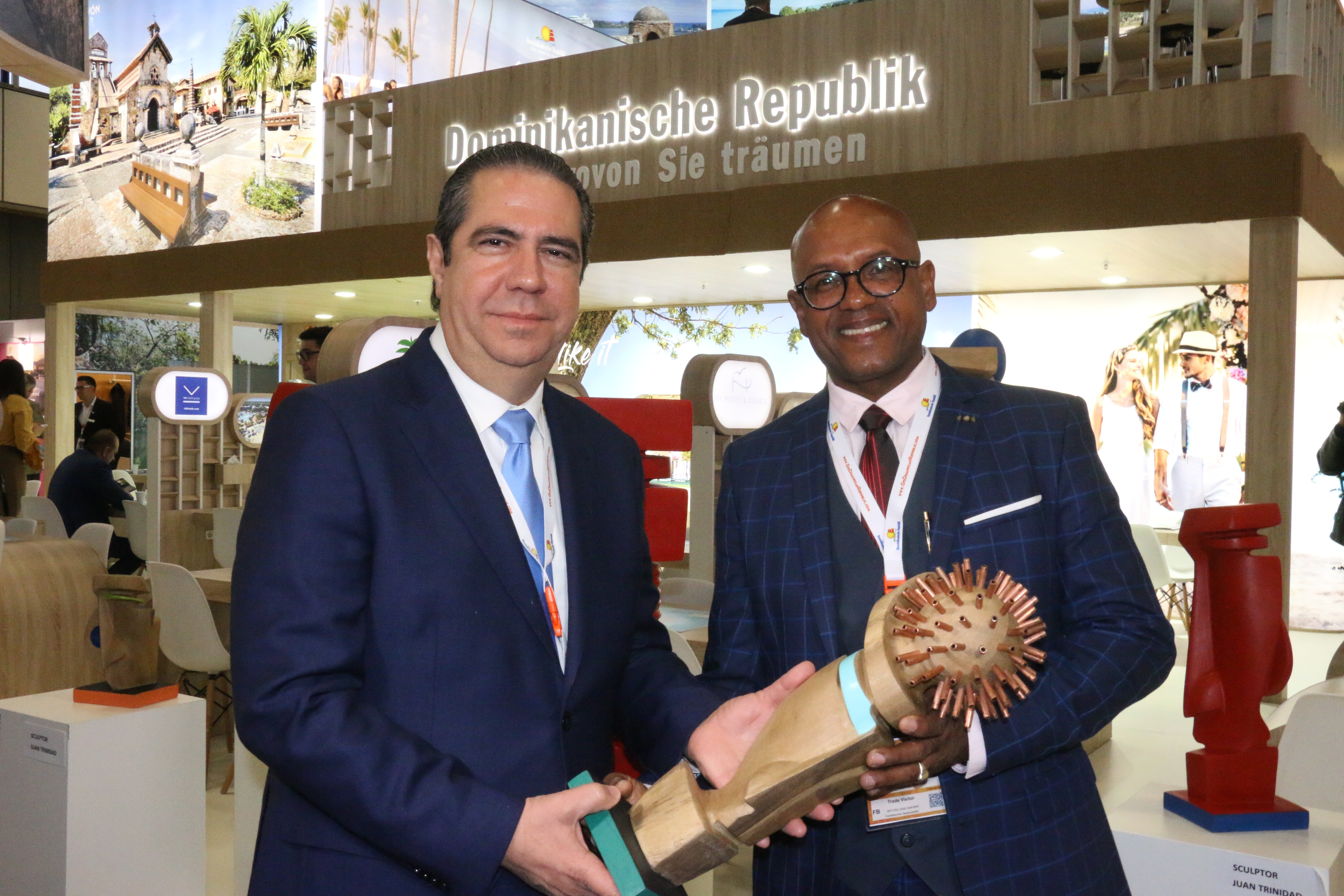 Escultor Juan Trinidad destaca importancia de artesanía para turismo de RD