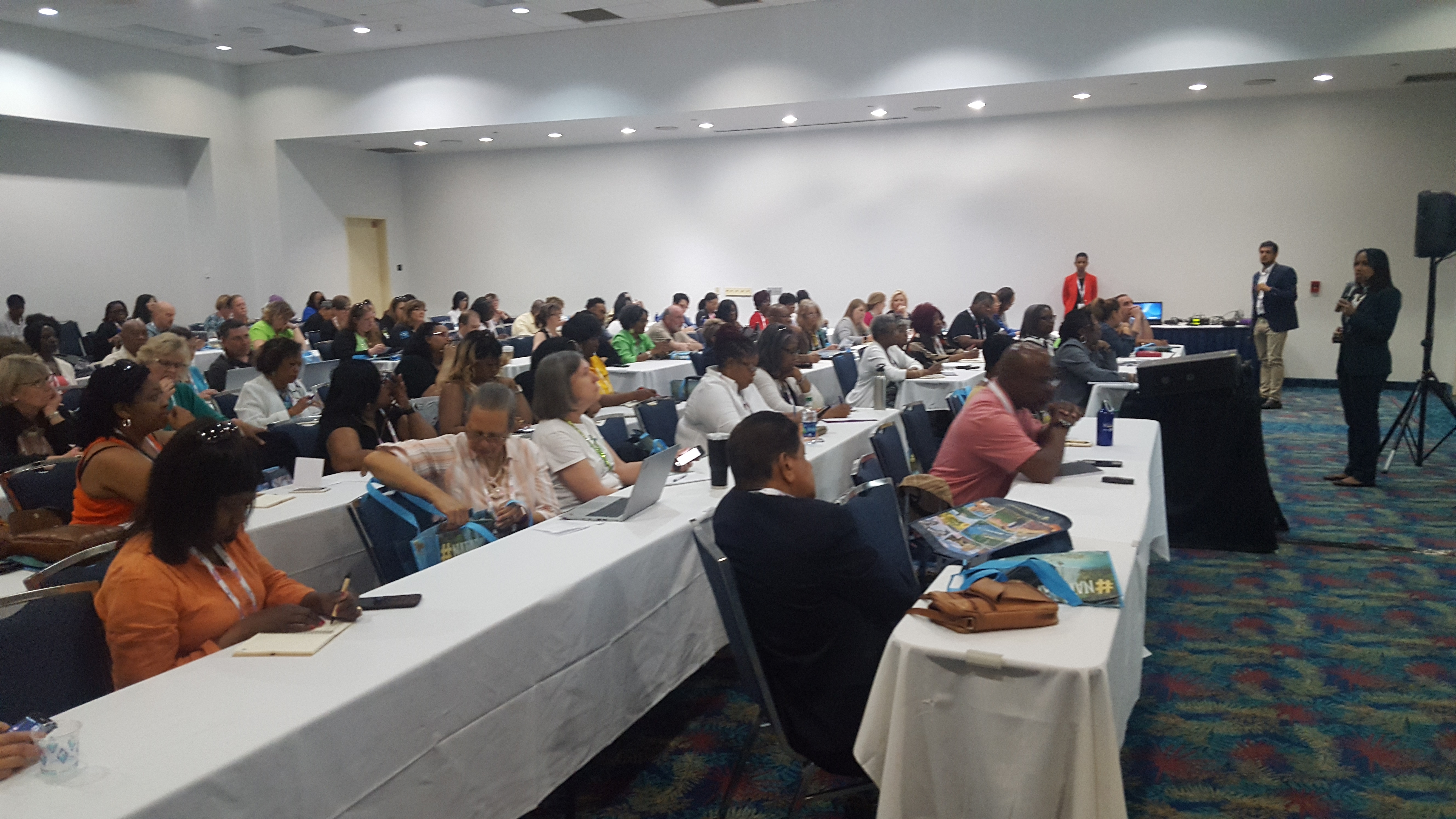 Turismo entrena más de 250 agentes de viajes para vender destino RD en feria Cruise3Sixty