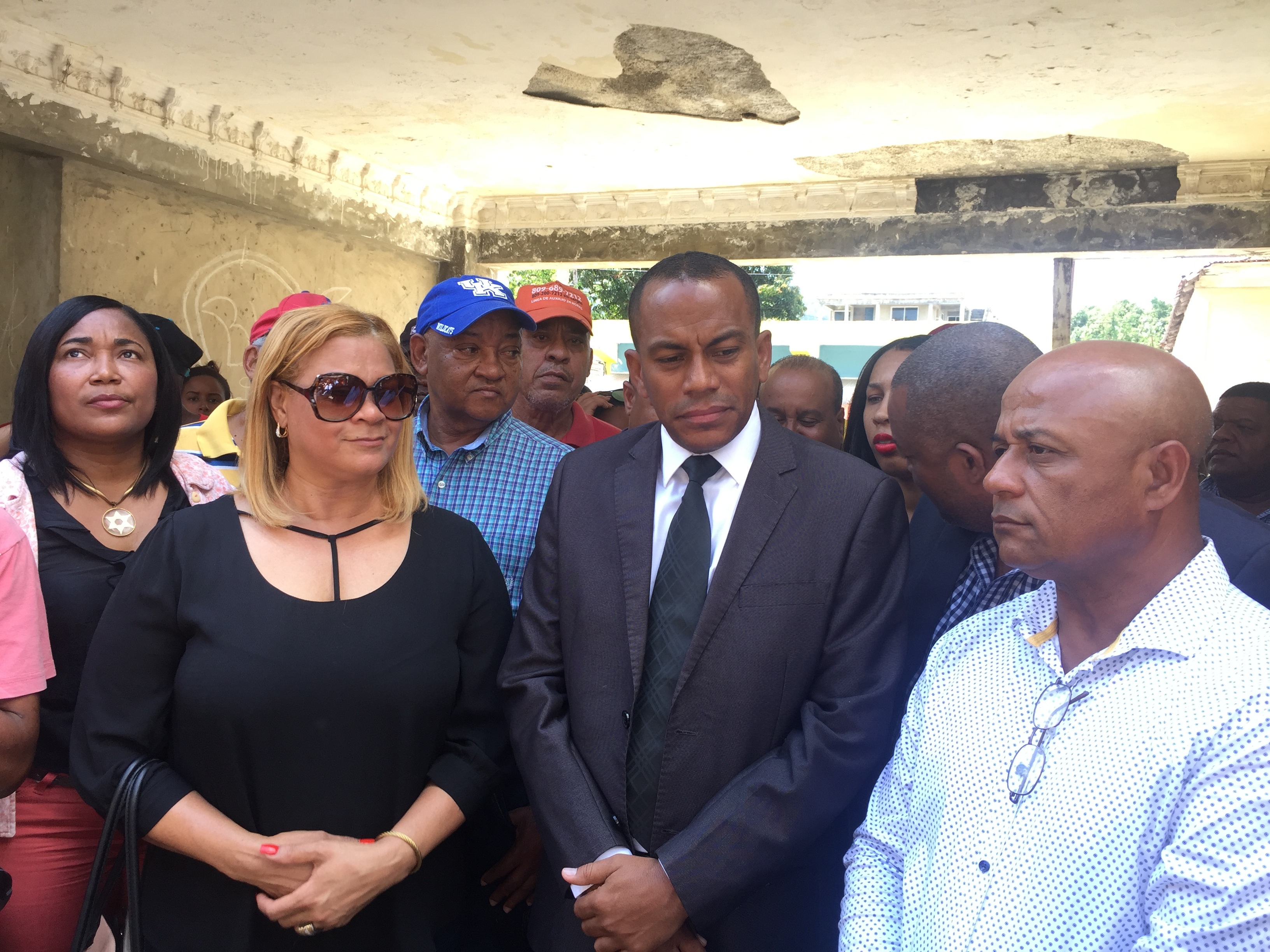 Ayuntamiento de Imbert entrega recursos millonarios para terminar mercado y canchas