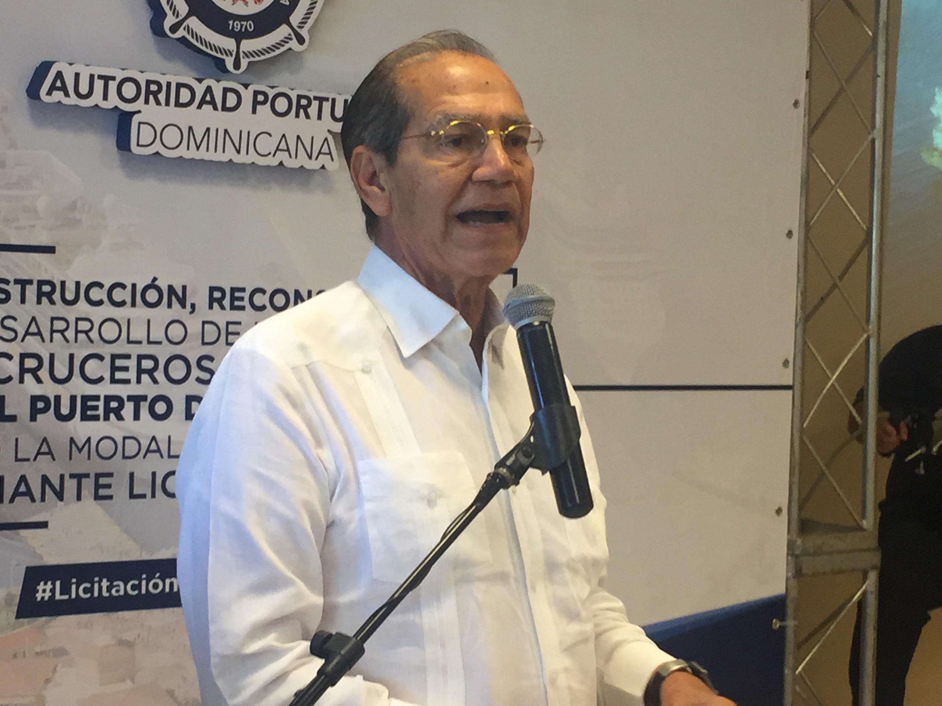 Empresarios demandan que en el puerto local operen simultaneamente seis barcos de cruceros y de cargas