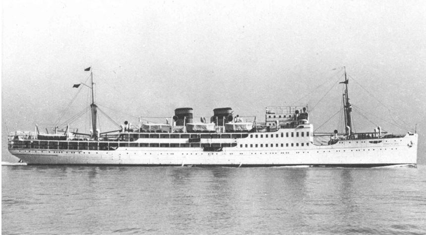 El Feltre, primer buque de gran calado que tocó el muelle construido en 1918, el cual se proyecta demoler