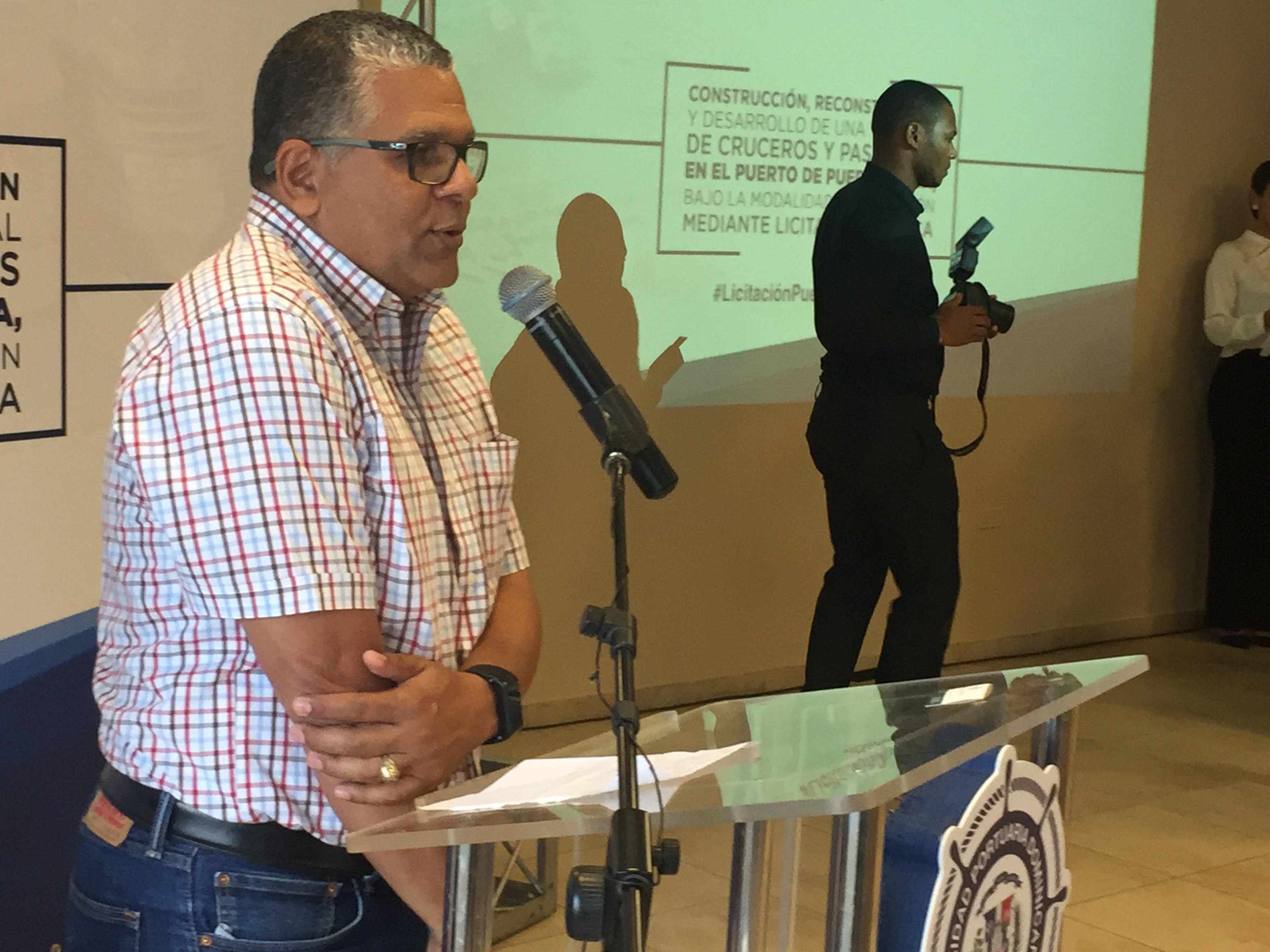 Federación de Juntas de Vecinos solicita construir residencial para habitantes de Playa Oeste y Nuevo Renacer