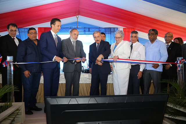 Danilo entrega remodelado y equipado el hospital Ricardo Limardo