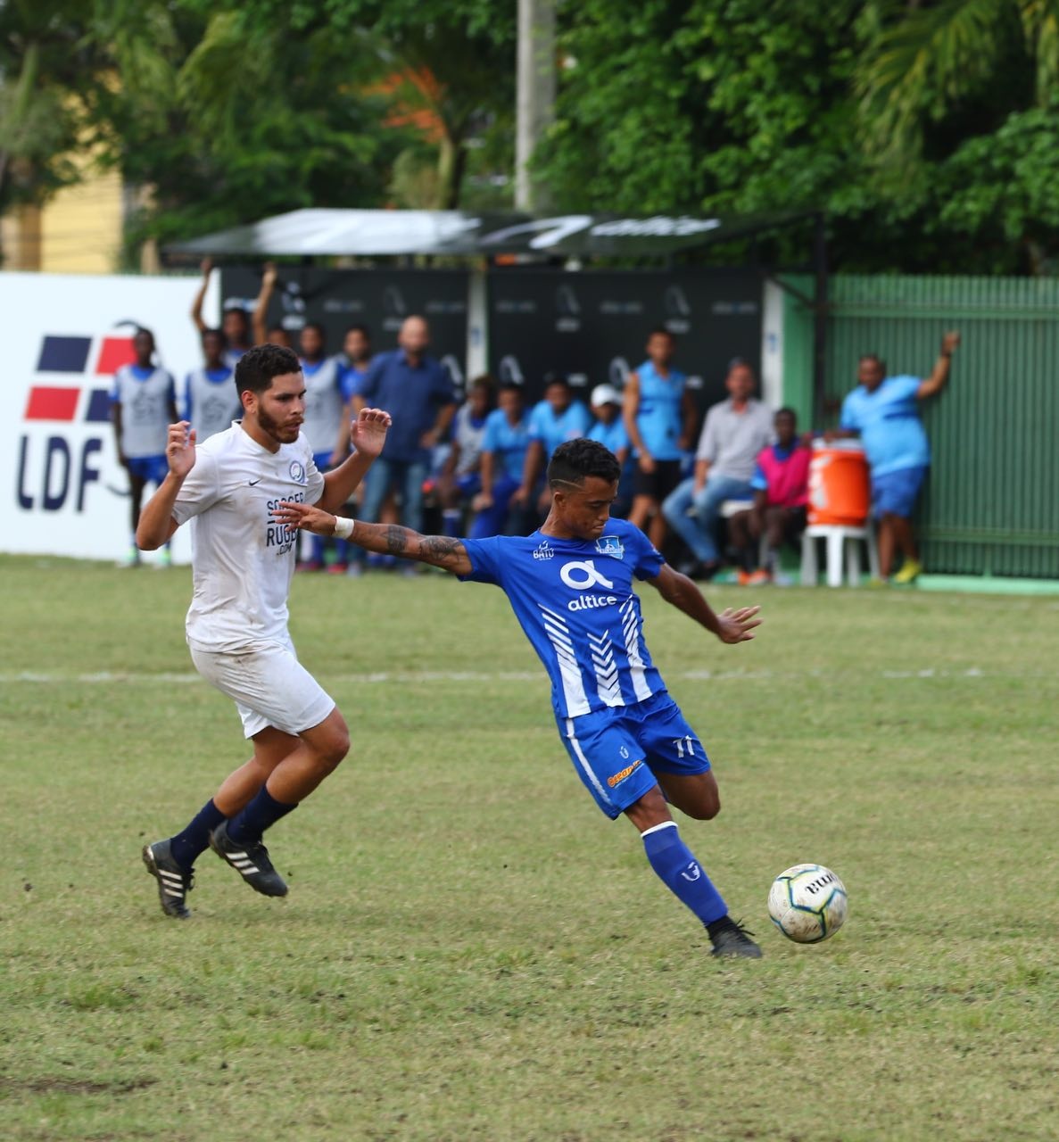 Atlántico FC y Delfines empatan en batallado choque