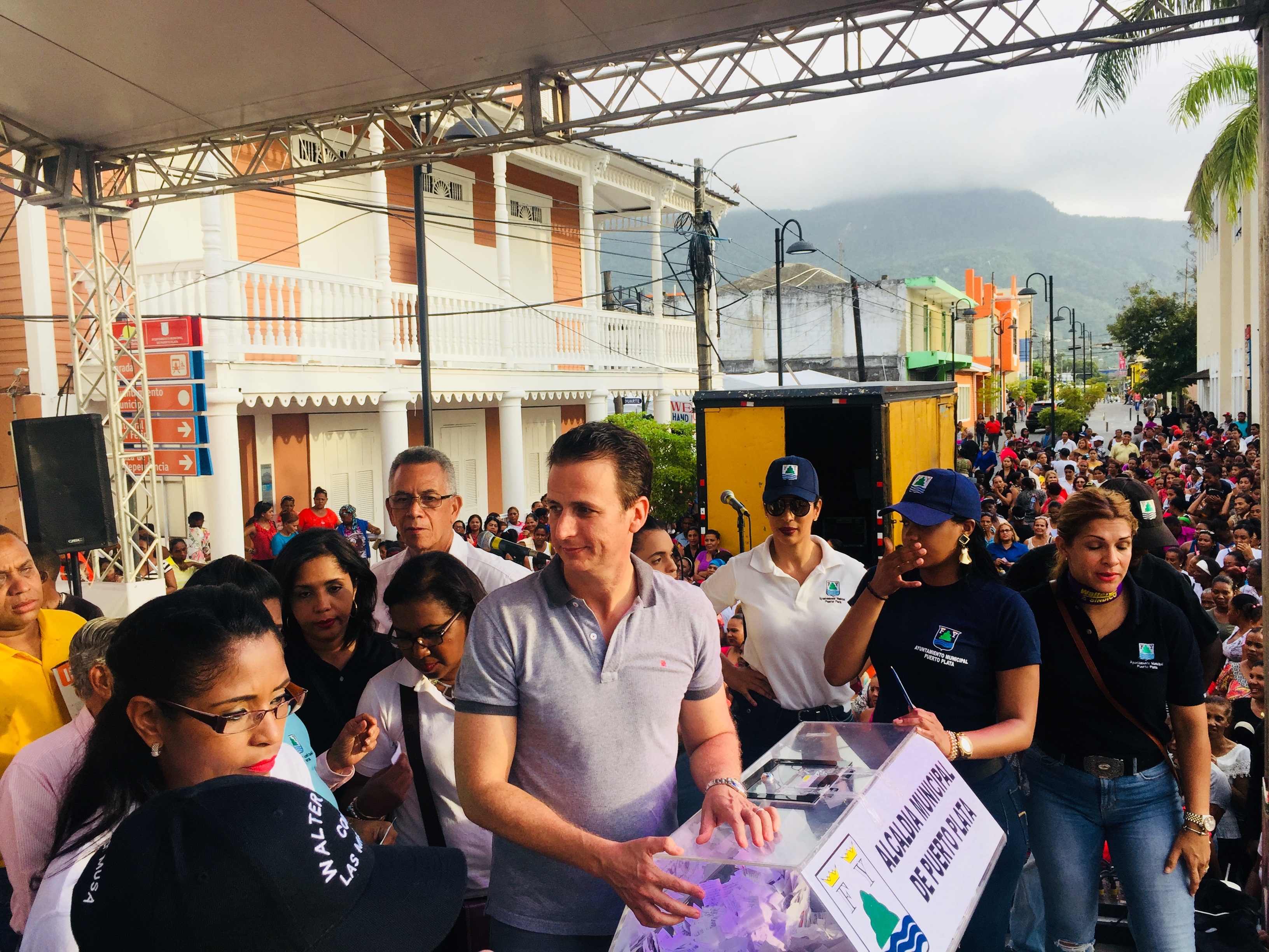 Alcalde Walter Musa agradece a más de 10 mil madres por su asistencia a la Plaza Independencia