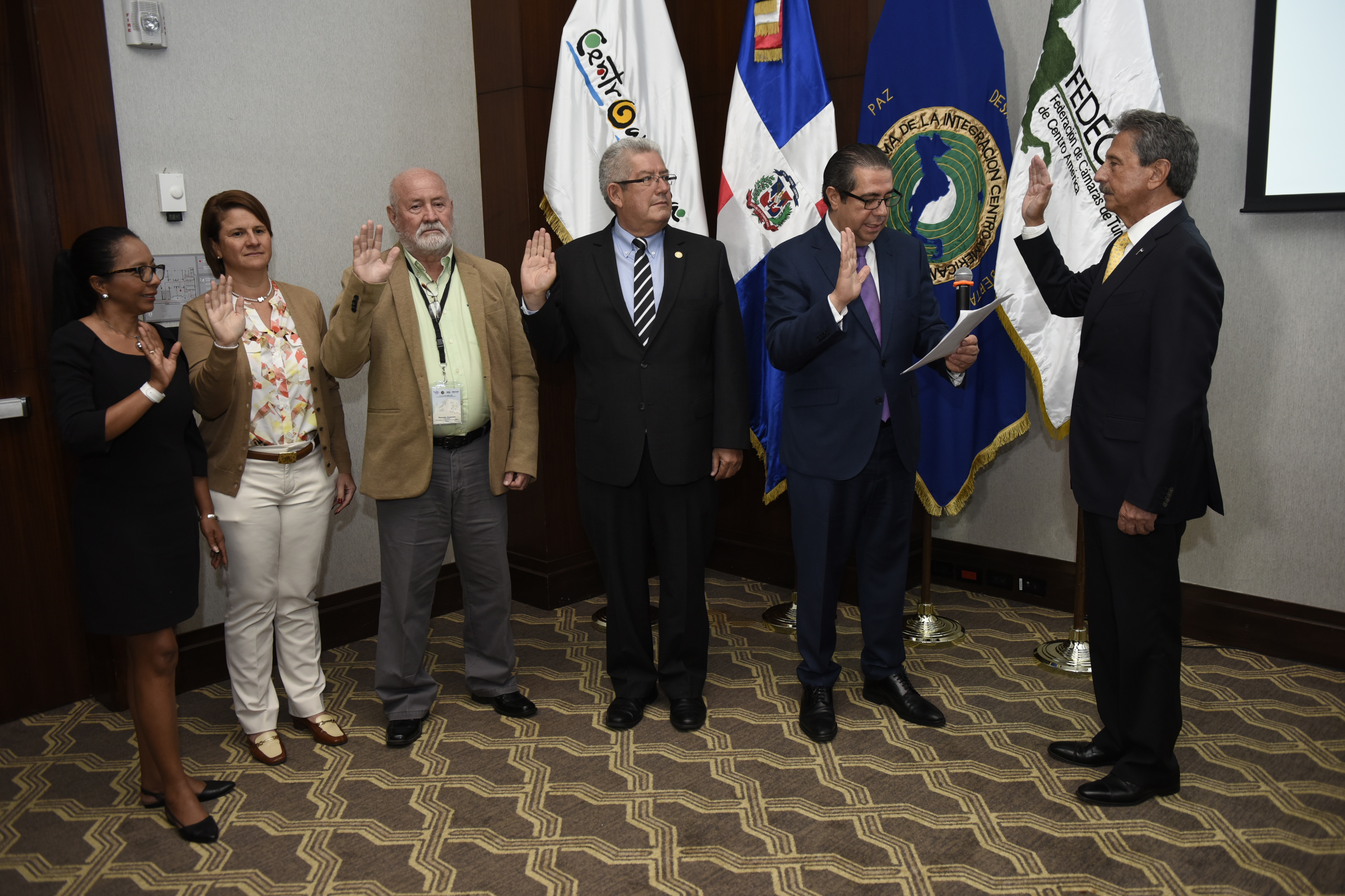 Juramentan nuevo presidente de FEDECATUR