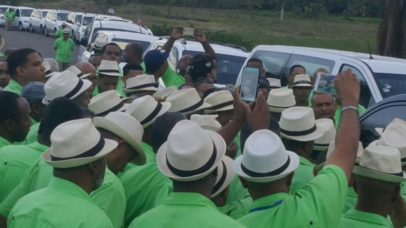 Federación de Taxistas Turísticos no permitirán que los desplacen con represión, cárcel y abusos