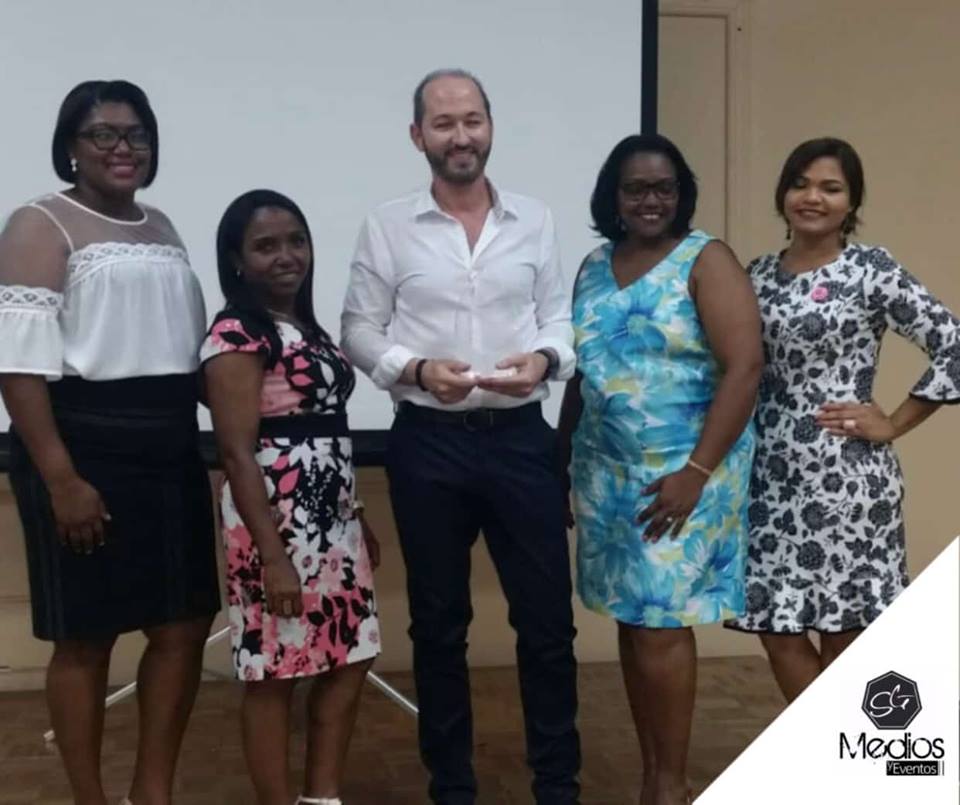 Realizan octava entrega de la tradicional Tarde de Té,  “Rayito de Luz”