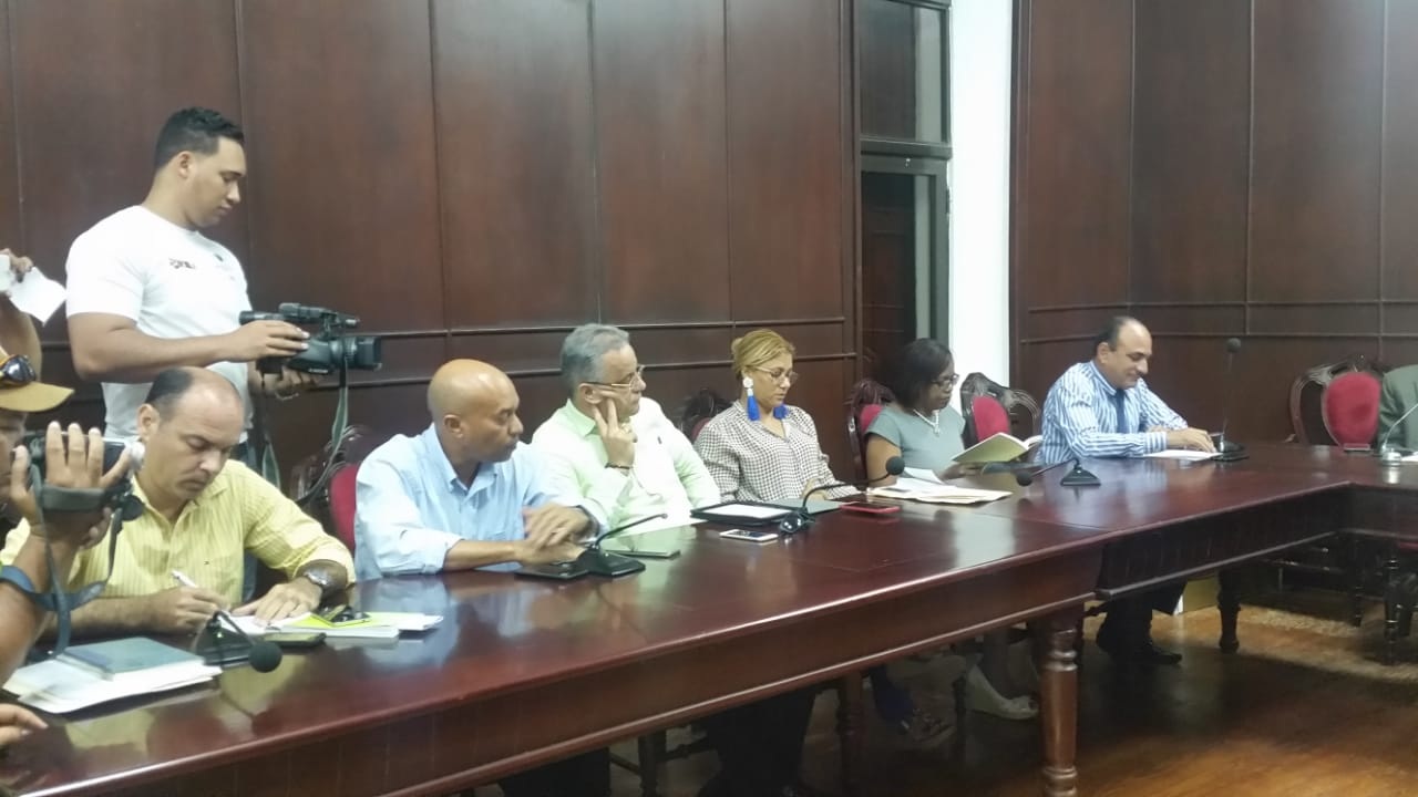 Revocan resolución 29-2018 que anulaba alquiler de camiones hizo alcalde para enfrentar crisis de basura