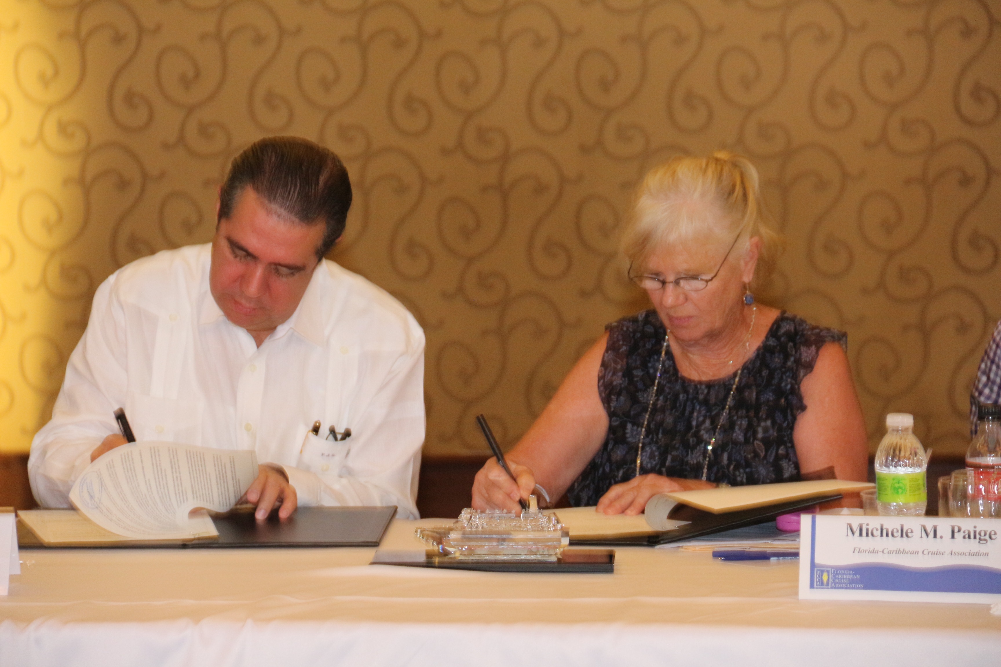 República Dominicana y FCCA firman acuerdo para garantizar que más cruceristas lleguen al país