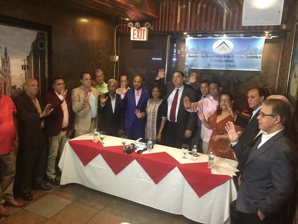 ADOMPRETUR juramenta Comité Gestor en la ciudad de New York