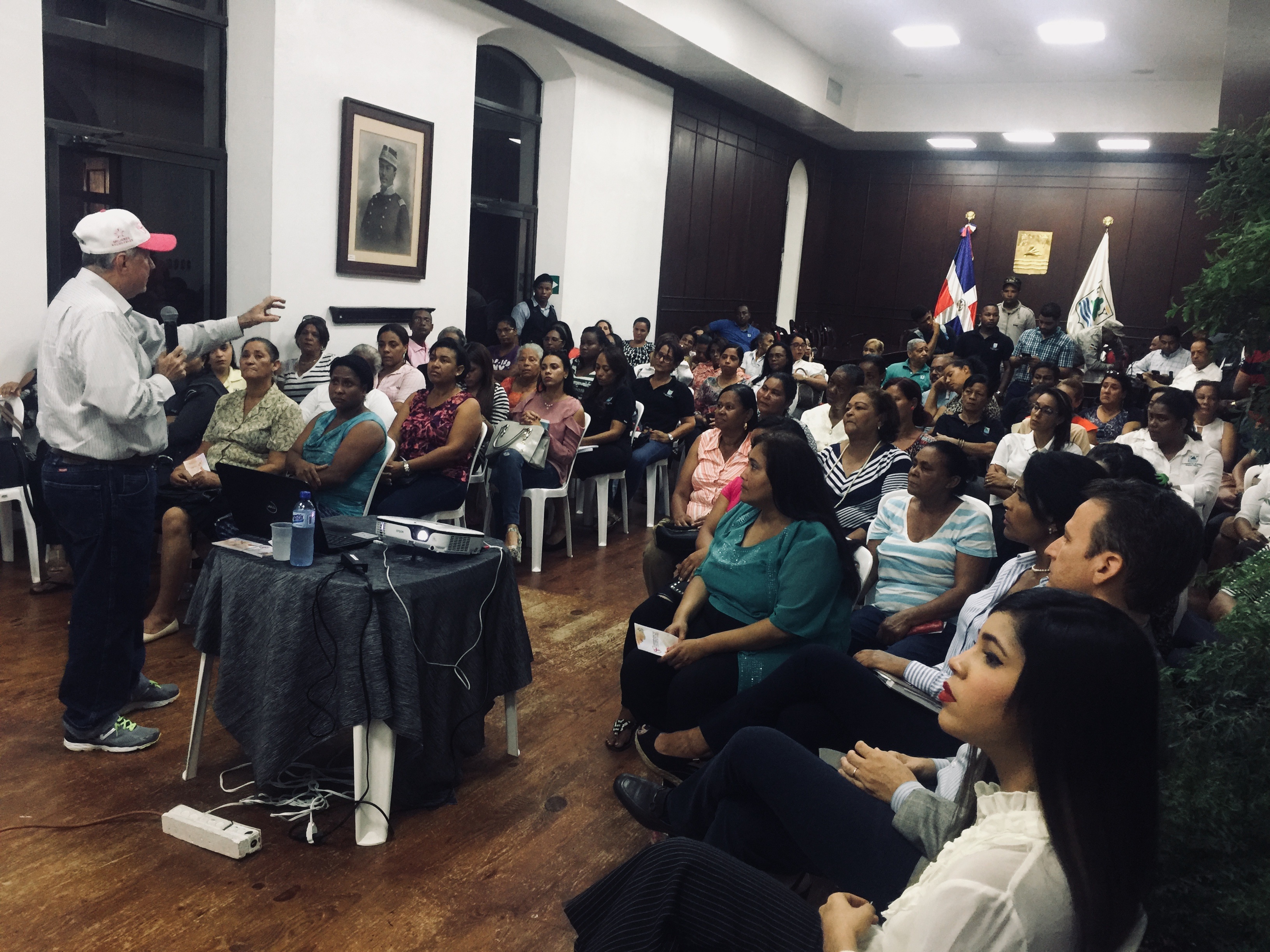 Despacho de la Primera Dama y Alcaldía auspician charla y mamografías gratuitas de decenas de mujeres