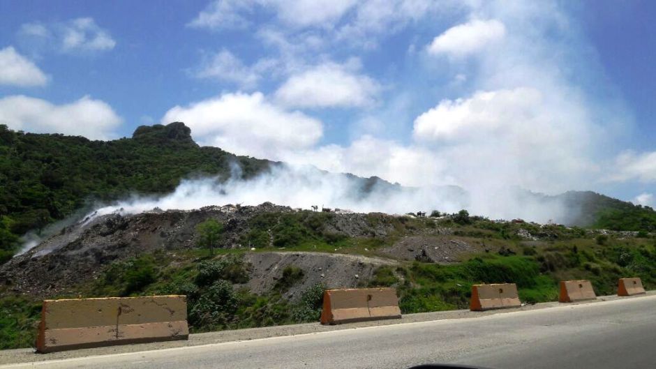 Alcalde Walter Musa atribuye incendios en el vertedero a altas temperaturas y fuegos provocados