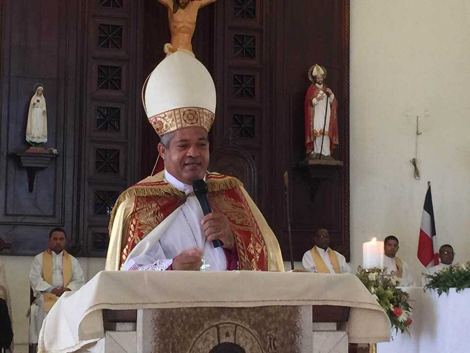 Obispo Julio Cesar Corniel Amaro exhorta a dominicanos rechazar corrientes extranjeras apartan de los valores patrióticos