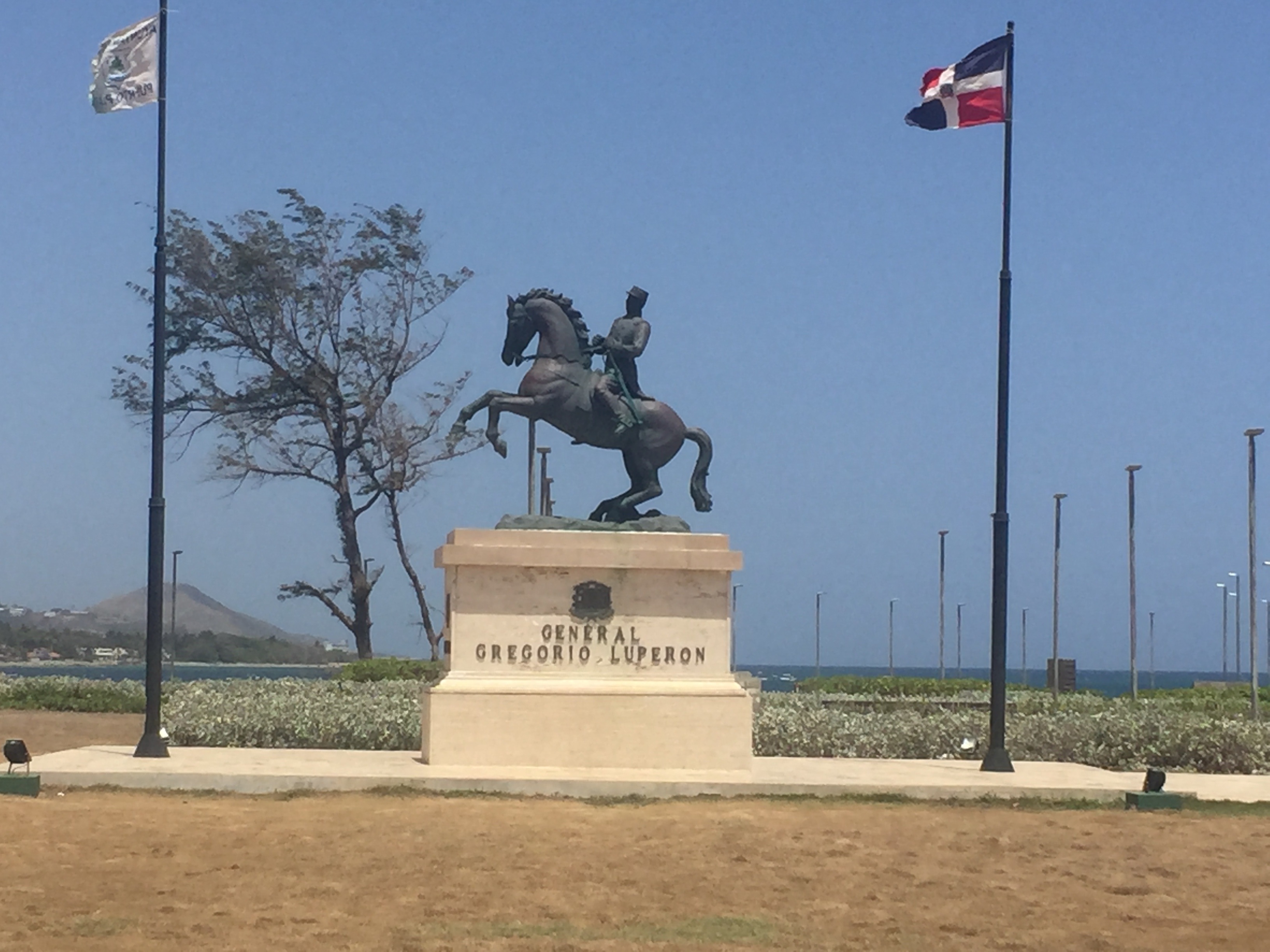 Grande combates contra Pedro Santana y Juan Suero, fin de la anexión y retiro de los españoles