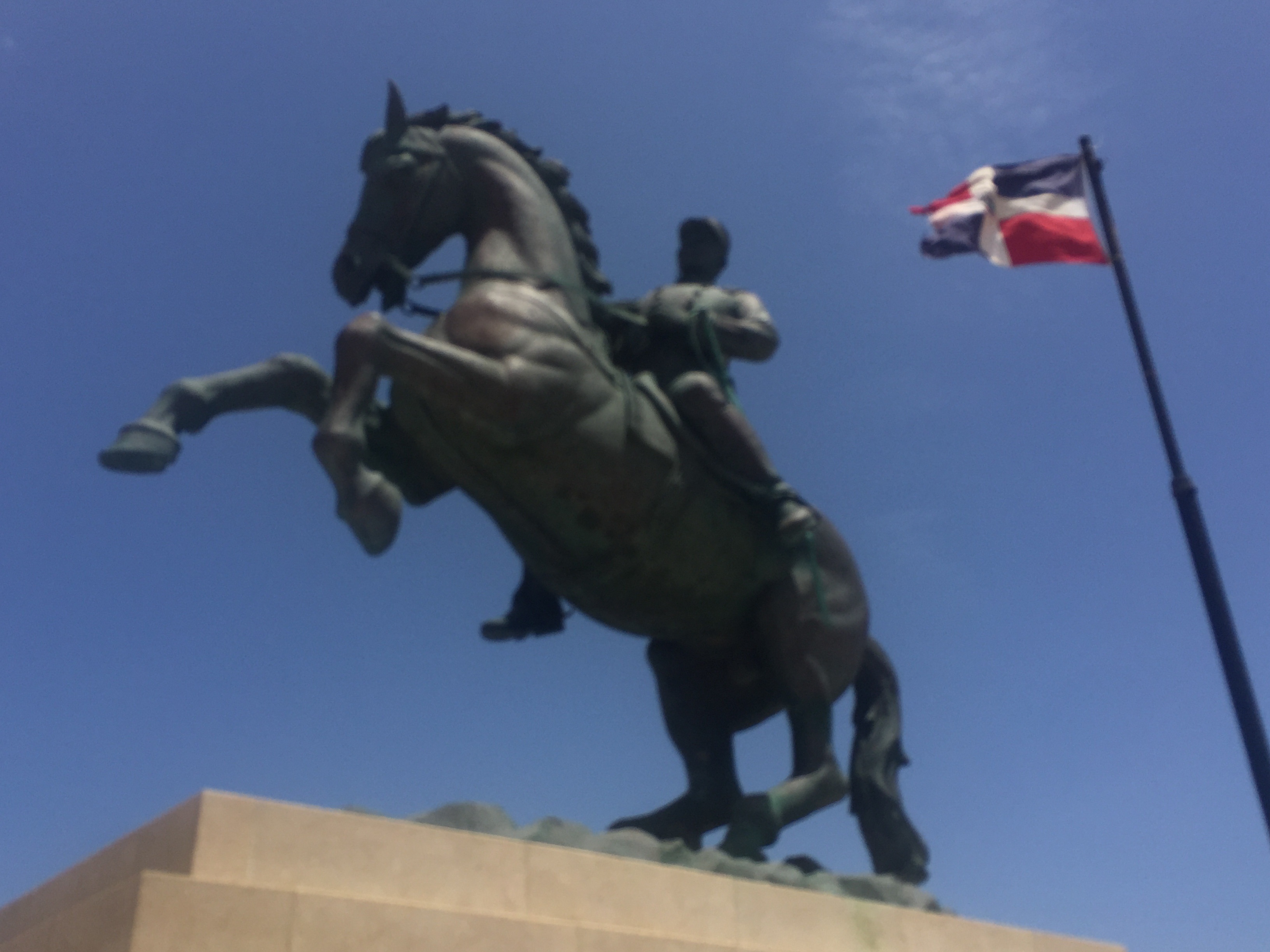 Combates y logros del general Gregorio Luperon tras el inicio de la guerra de la restauración