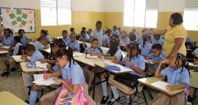 Director Distrito 11-02 afirma solo entran al sistema educativo los que pasen por el tamiz de los concursos