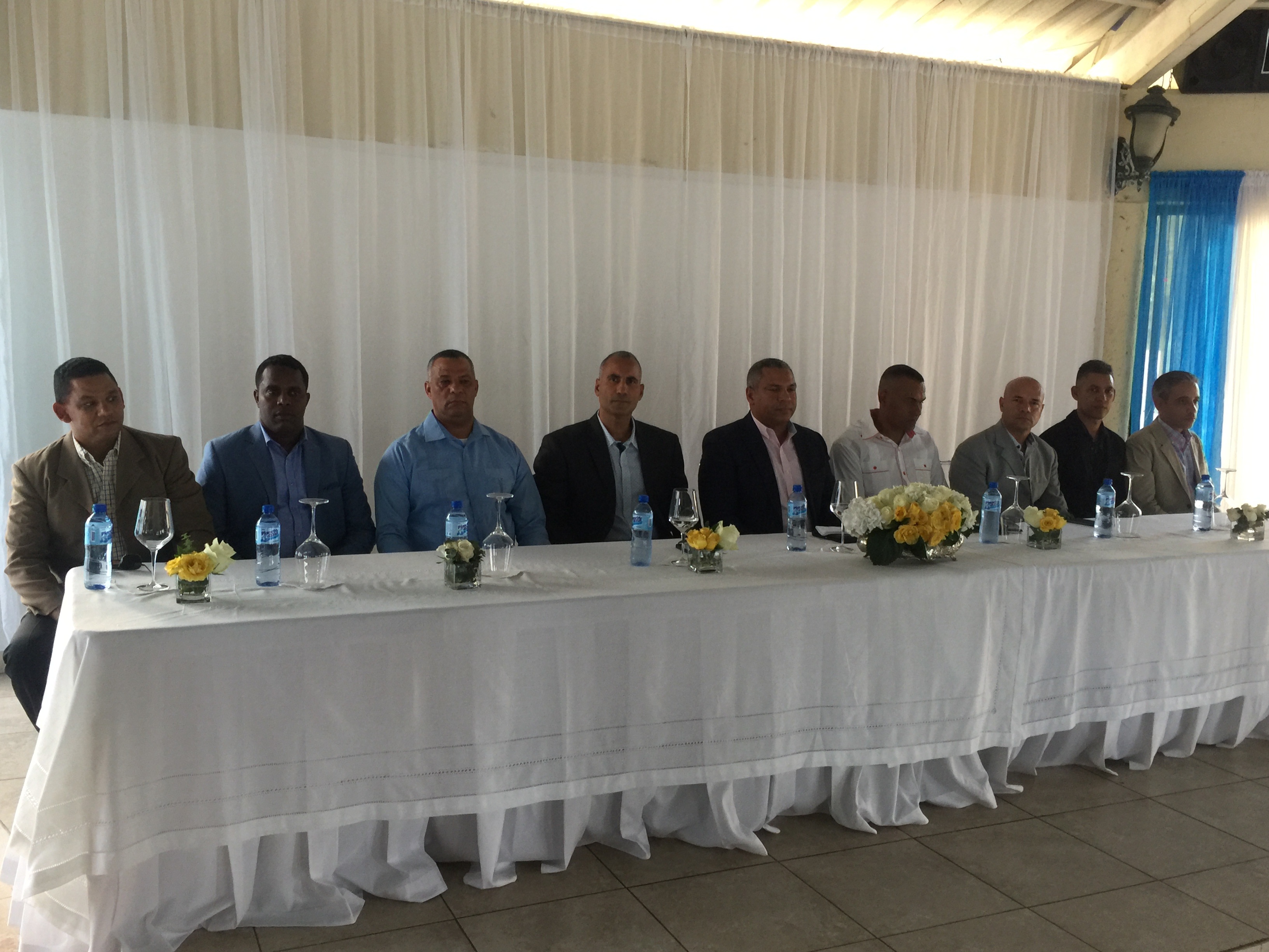 Comandante Base Aérea realiza encuentro con comunicadores de Puerto Plata