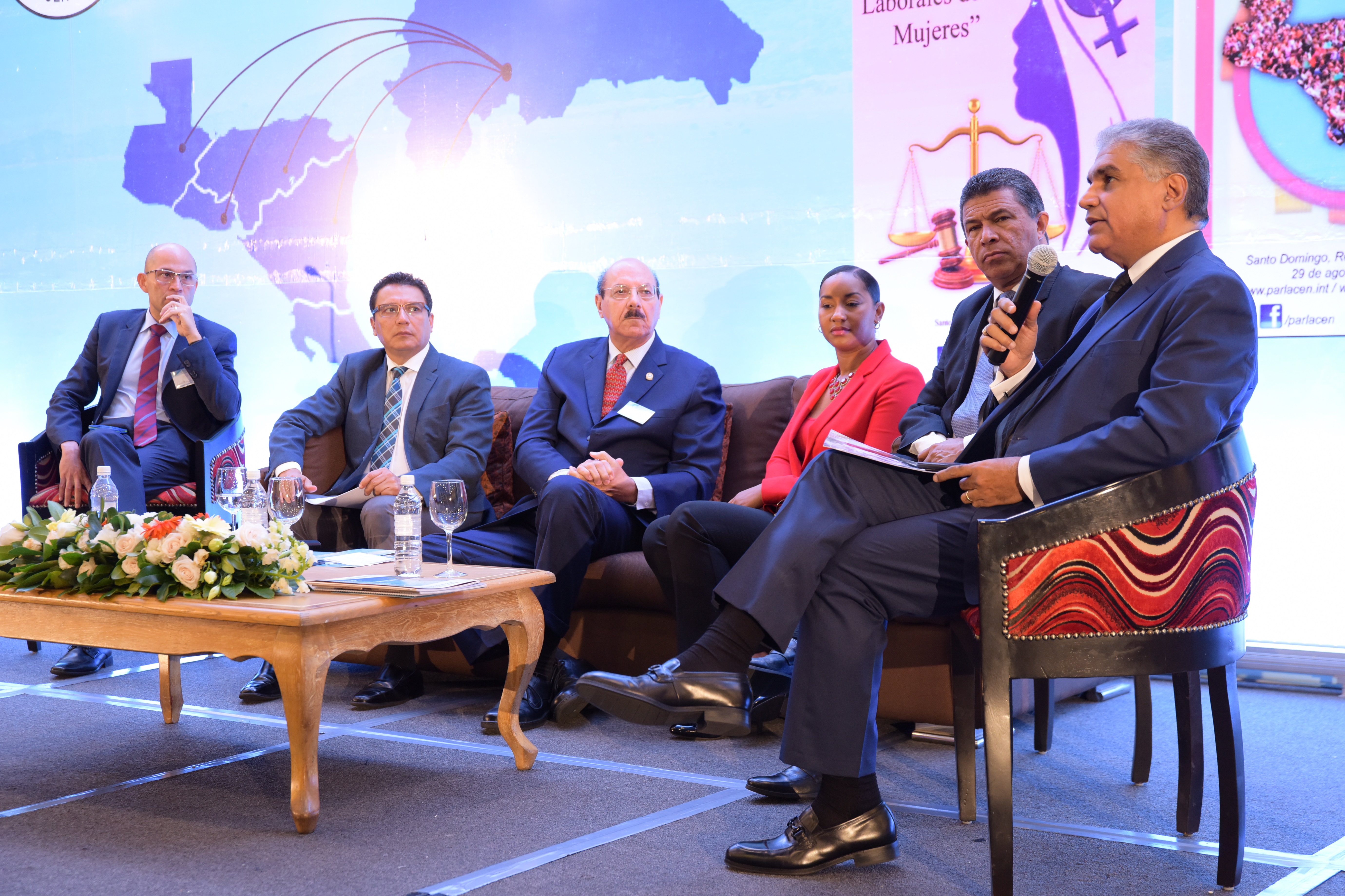 Destacan en foro regional función de la mujer desarrollo MIPYMES