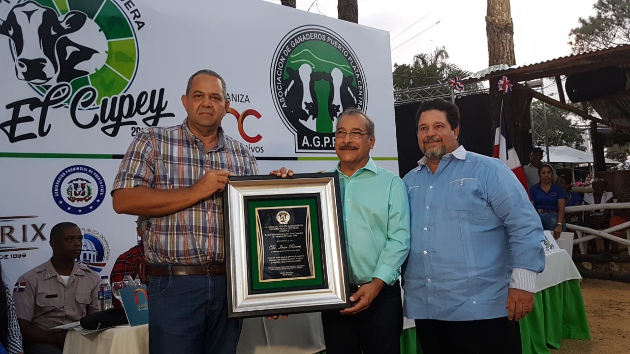 Gobernador Rivera resalta enormes aportes hechos por el gobierno a la ganadería de Puerto _Plata