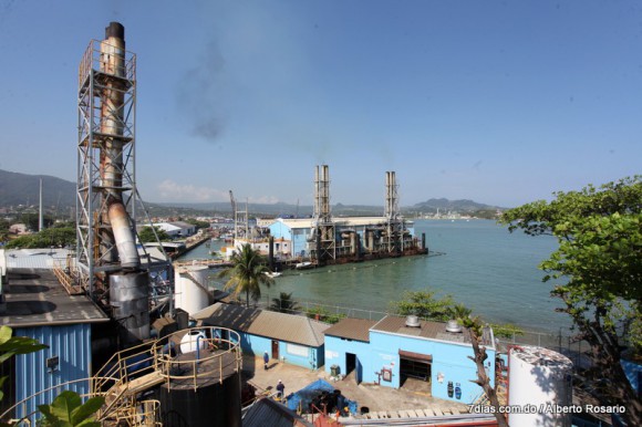 Comisión de CDEEE sondea factibilidad retiro de barcaza generadora de electricidad de Bahía de Puerto Plata