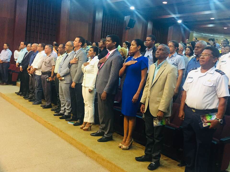 Autoridades del Ayuntamiento, Educación y Federación de Junta de Vecinos dan seguimiento a programa de ornato y transito